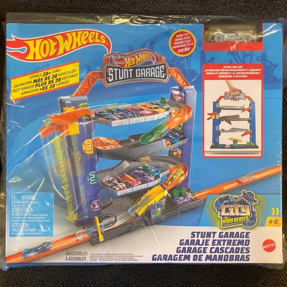 Hot Wheels Stunt Garage Track Toy